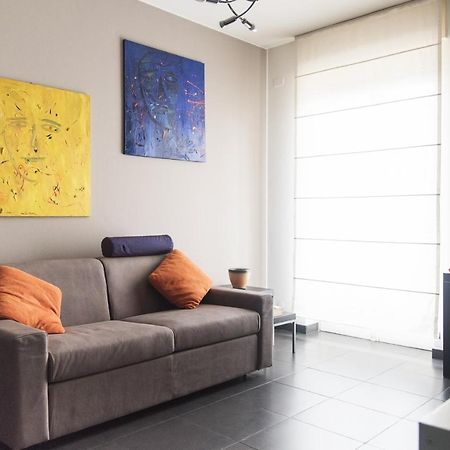 High Rise Studio Flat Near Metro Stop Милан Экстерьер фото