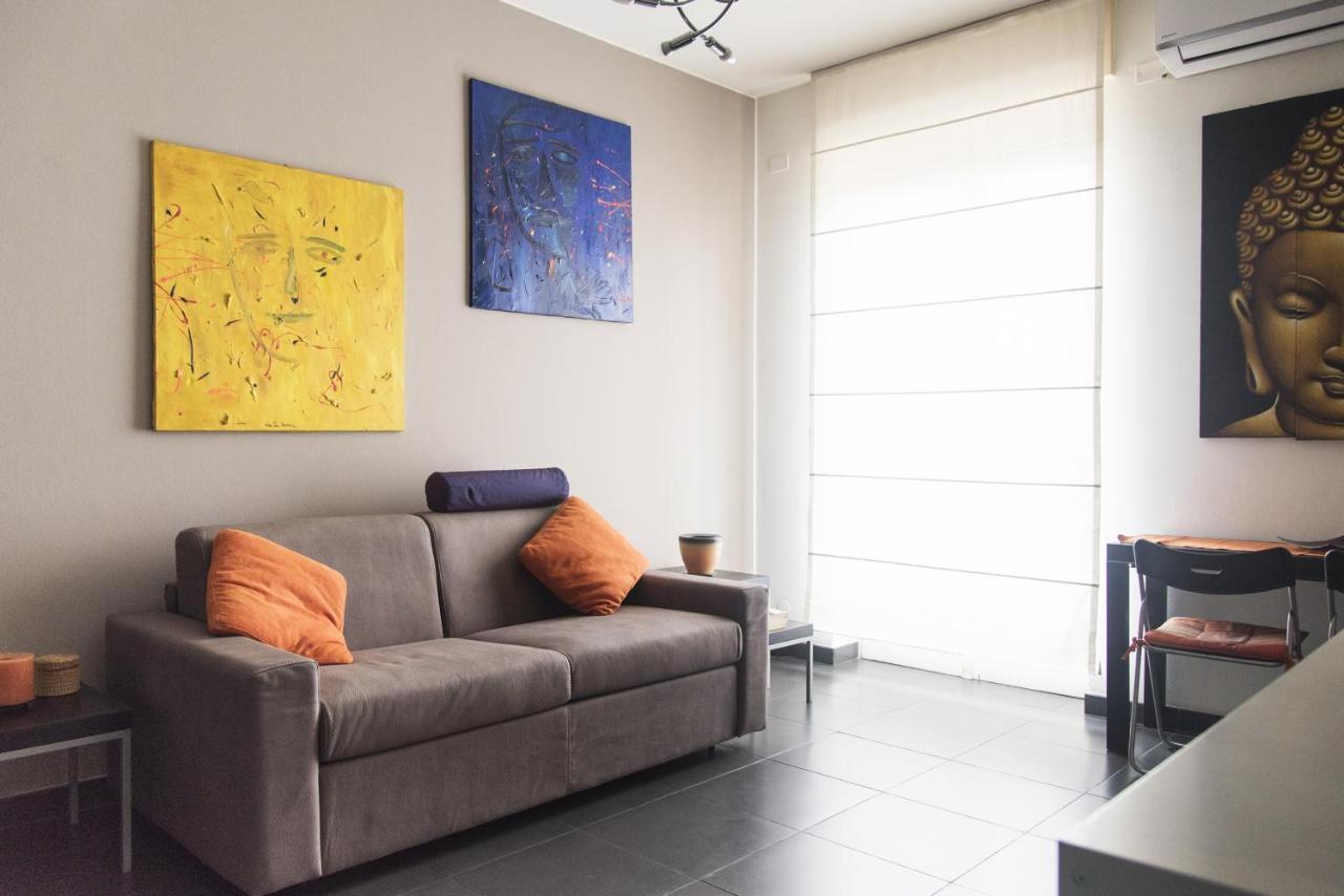 High Rise Studio Flat Near Metro Stop Милан Экстерьер фото